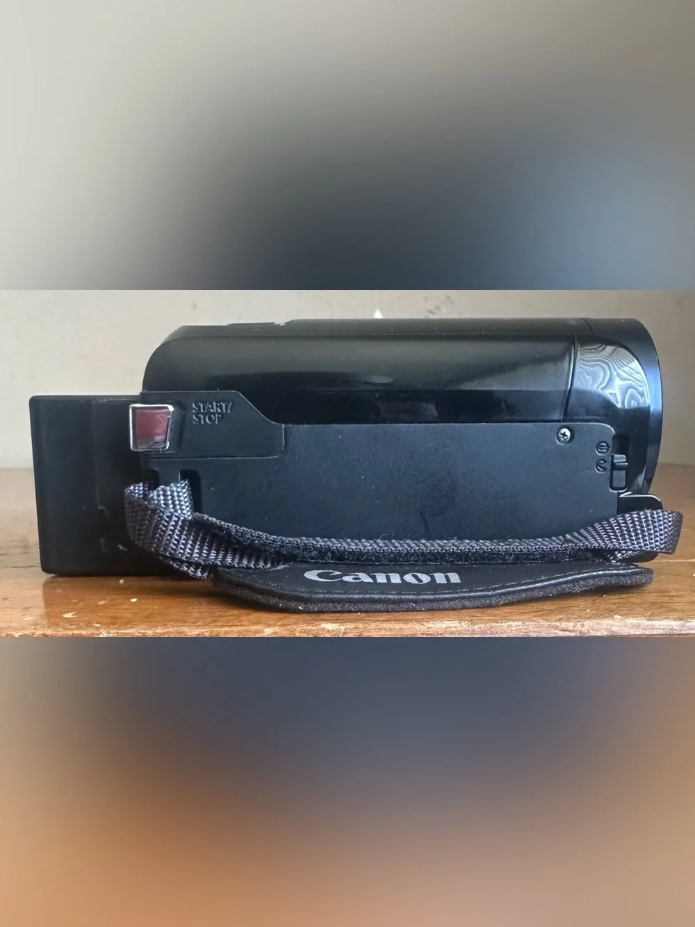 Canon Vixia HF R62 Full HD 3.2MP CMOS 32x Optical Zoom Video Handycam Camcorder